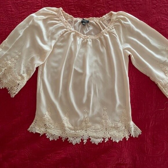 Melissa Paige Petite Peach Off-the-Shoulder Blouse with Lace Trim – Size PM - Picture 5 of 5